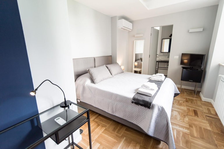 Bedroom 4, Dama Suite, Napoli