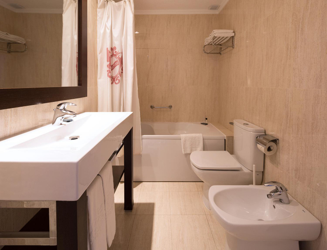 Bathroom 4, Dom Pedro Lagos, Lagos