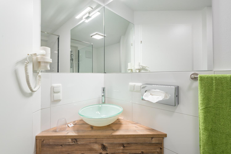 Bathroom 2, Hotel "City Rooms Wels", Wels