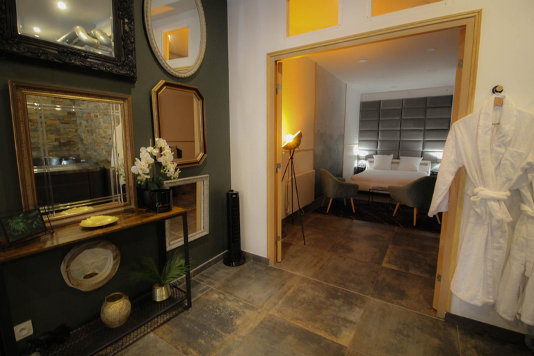 Bathroom 16