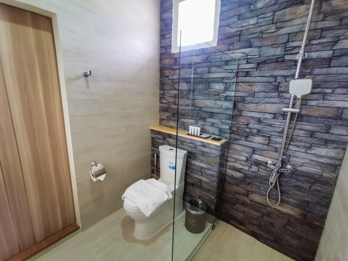 Bathroom 4, De VeraNiO Resort, Khlong Yai