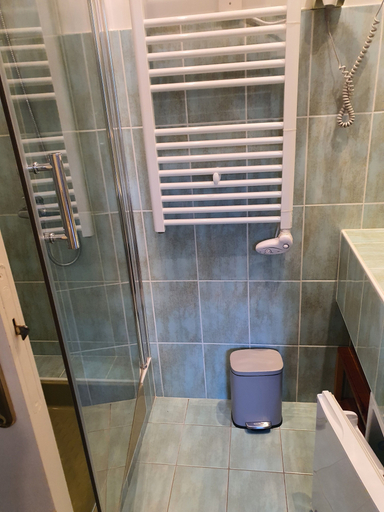 Bathroom 5, LES FEUILLANTINES, Dordogne