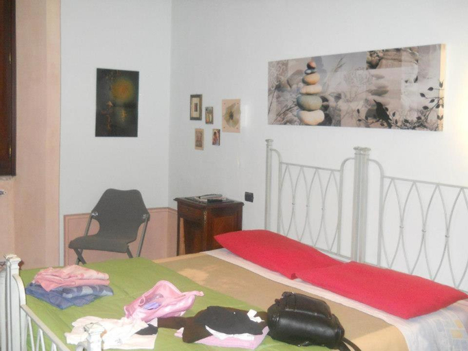Others 5, Perbacco, Pavia
