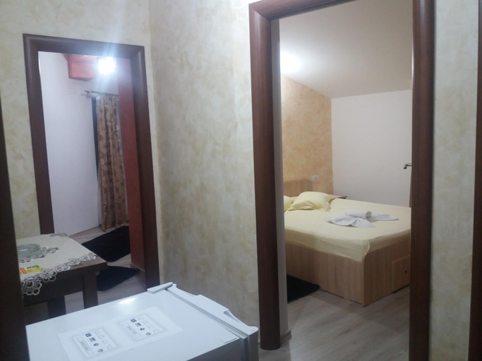 Others 5, Casa Lipianu, Targu Jiu