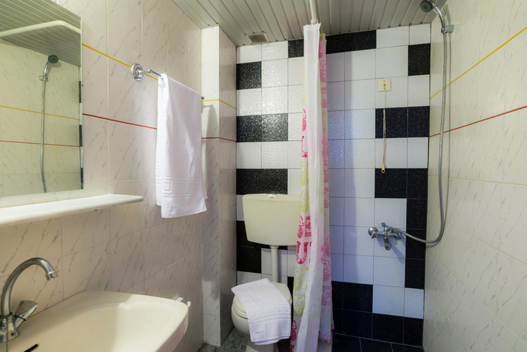 Bathroom 3, Eltina Apartments, Crete