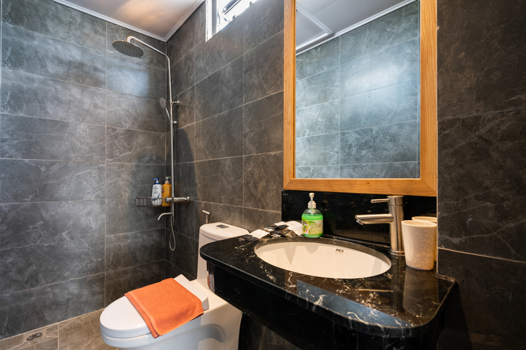 Bathroom 4, Haven Hut Hotel, District 1