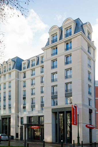 Exterior & Views