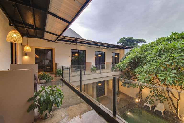 Exterior & Views 2, Escotel Casa De Luga, Jakarta Selatan