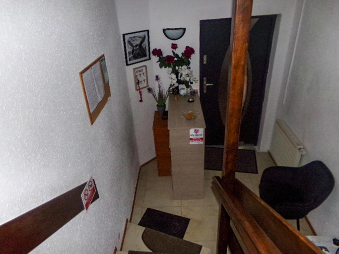 Others 3, Motelik White House - pokoje goscinne, Radom City