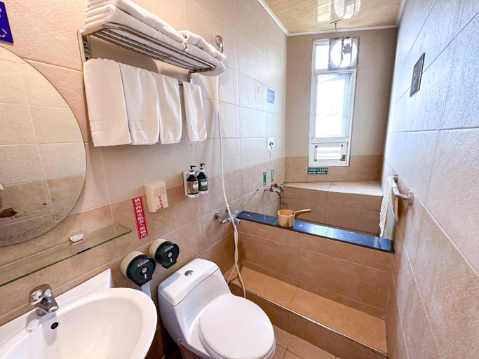 Bathroom 5, Li Quan Hot Spring Resort, Tainan