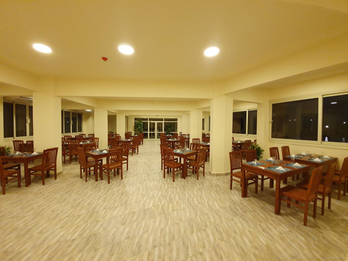 Food & Drinks, Fanar Hotel, 'Ataqah