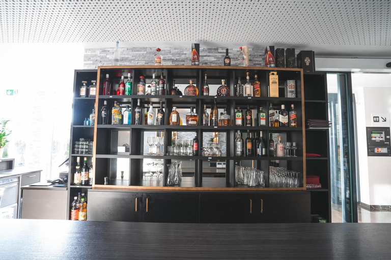 Food & Drinks 17