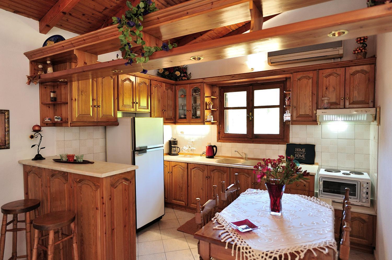 Others 4, Anastazia Paradise, Thessaly