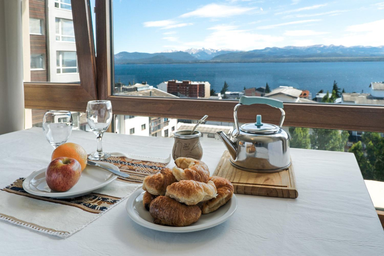 Food & Drinks, Bariloche vista al lago, piscina, pleno centro, Bariloche
