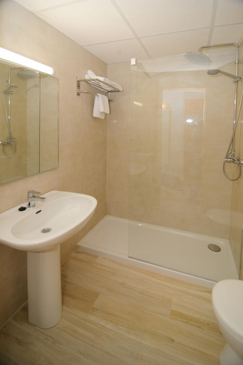 Bathroom 2, Apartamentos Central Park, Baleares