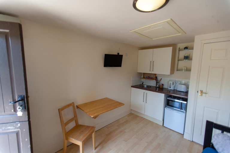 Kitchen 4, Five Cottages in AONB and an Obbit House!, Kent