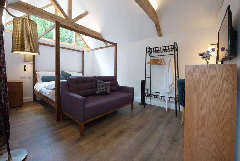 Bedroom 2, The Withies Inn, Surrey