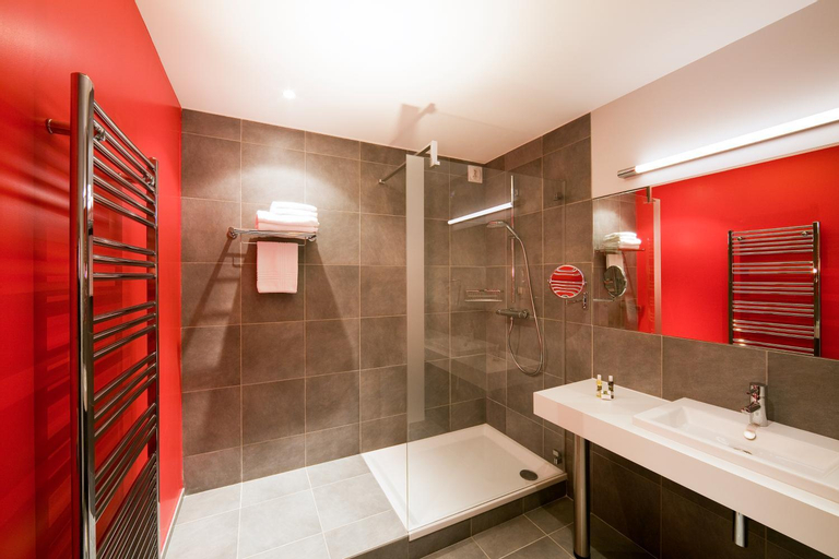 Bathroom 15