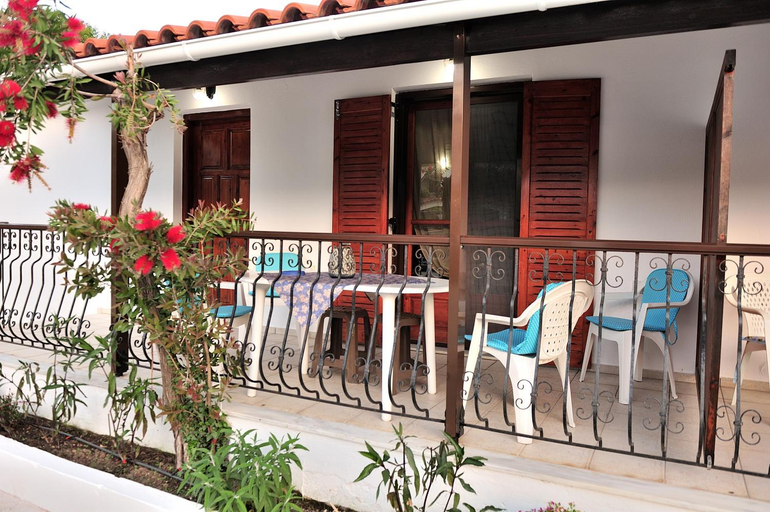 Others 3, Anastazia Paradise, Thessaly