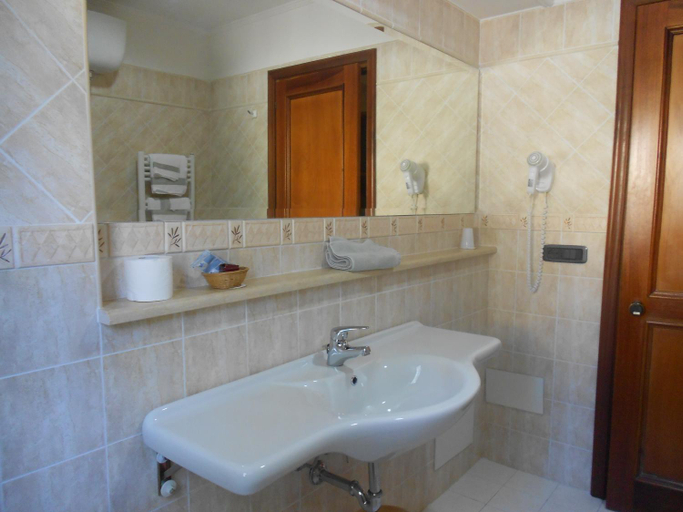 Bathroom 4, Grand Hotel Pavone, Frosinone