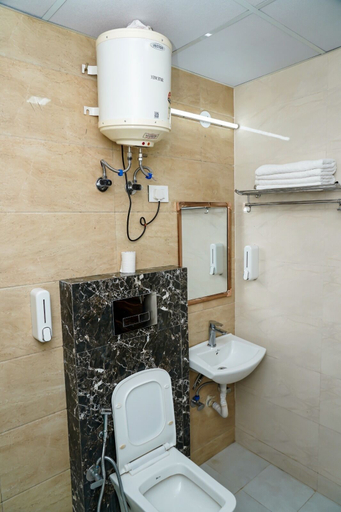 Bathroom, Shaan Stay, Gurgaon