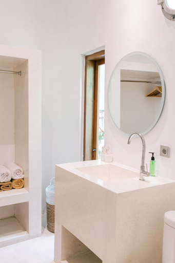Bathroom 4, A Complex of Villas & Apartments in Ubud, Gianyar