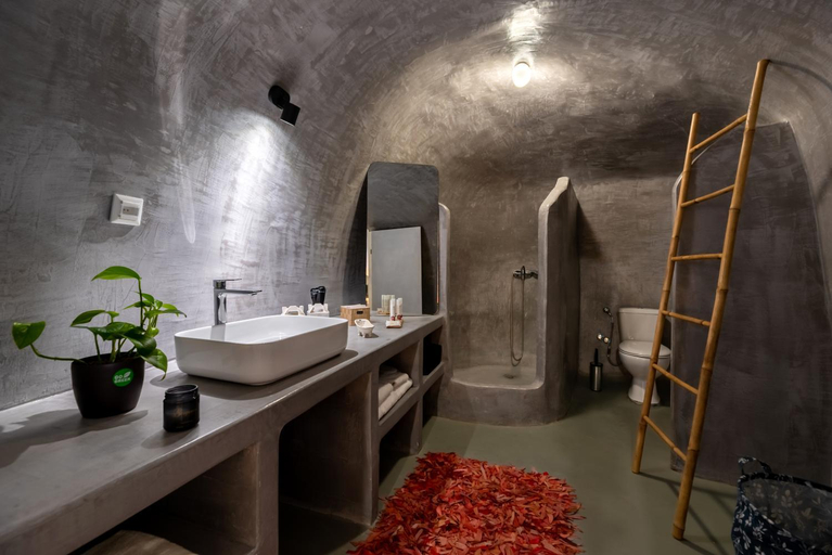 Bathroom 3, 1812 Caves 'n Mansion, South Aegean