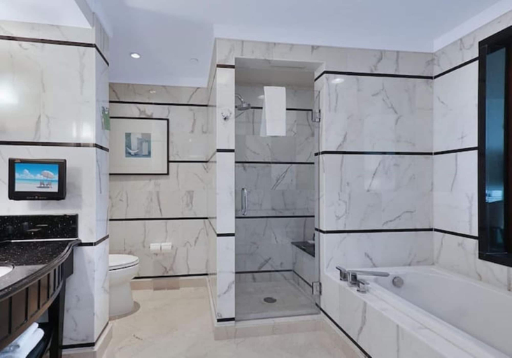 Bathroom 4, FontaineBleau Resort Ocean plus Bay View w/ Balcony, Miami-Dade