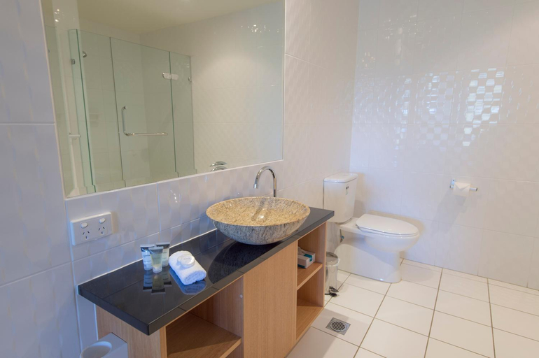 Bathroom 2, Macedon Ranges Hotel & Spa, Macedon Ranges Bal
