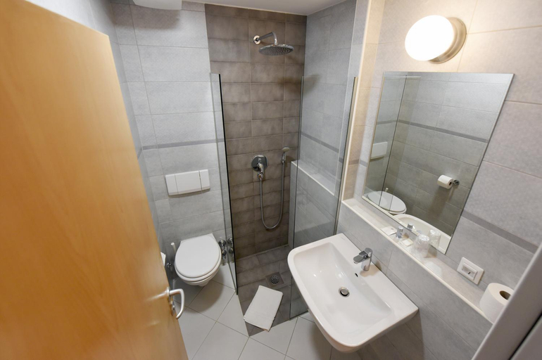 Bathroom 4, Hotel Korotan, Wien