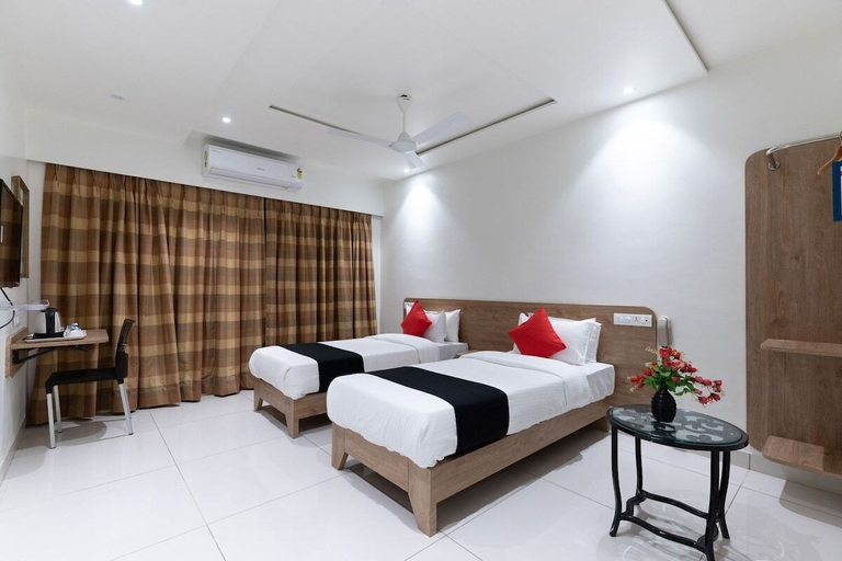 Others 3, Aashro Akshar Inn, Jamnagar