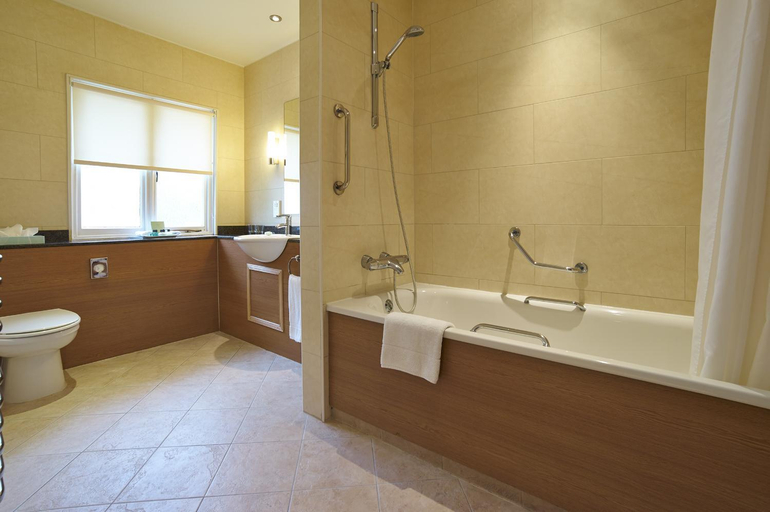 Bathroom 4, The Abbey, Worcestershire