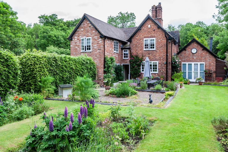 Others 5, Pelham Grove, Shropshire