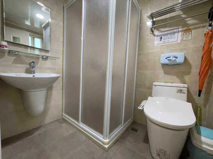 Bathroom 5, N. castle Hotel, Yilan