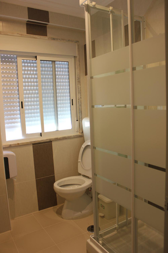 Bathroom 4, O Eletrico Guesthouse, Lisbon