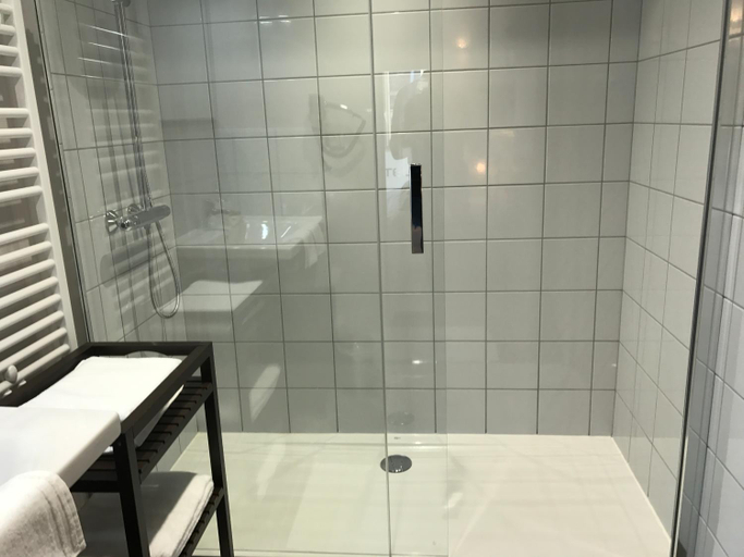 Bathroom 3, Logis Hotel-Restaurant le Relais dAligre, Eure-et-Loir