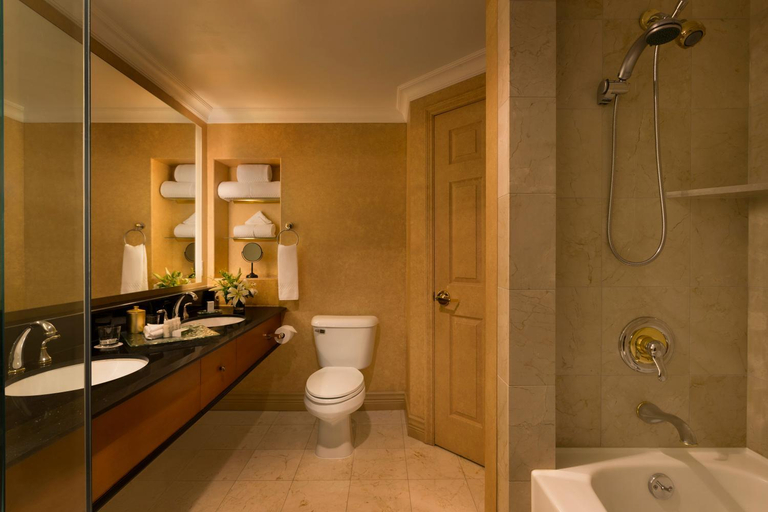 Bathroom 4, Hotel Le Soleil by Executive Hotels, Greater Vancouver