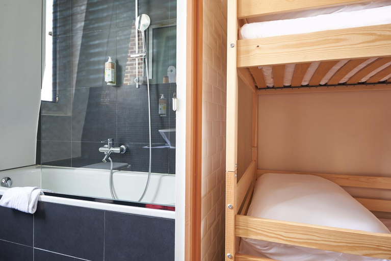 Bathroom 4, Hotel B Paris Boulogne, Hauts-de-Seine