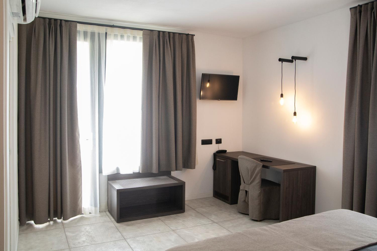 Bedroom 2, taverna napoleone, Modena