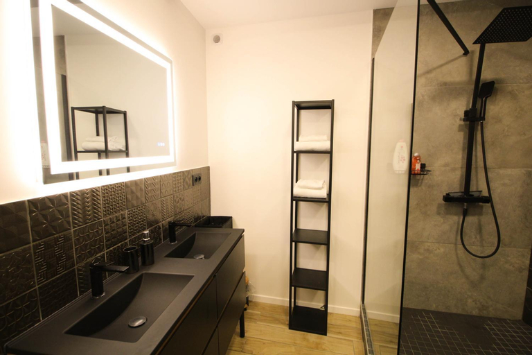 Bathroom 11