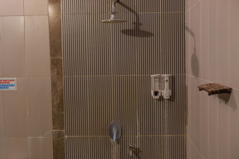 Bathroom 11