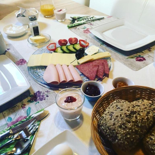 Food & Drinks