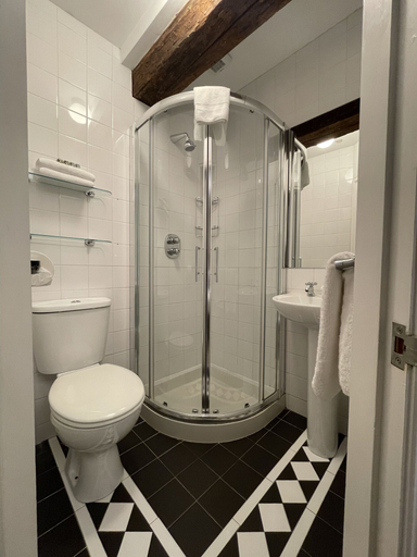 Bathroom 4, 7 Cross Street