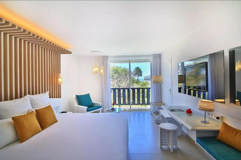 Bedroom 3, La Creole Beach Hotel & Spa, Le Gosier