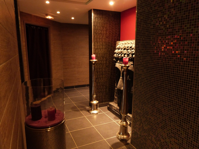 Bathroom 3, Ax'Hotel, Hautes-Alpes