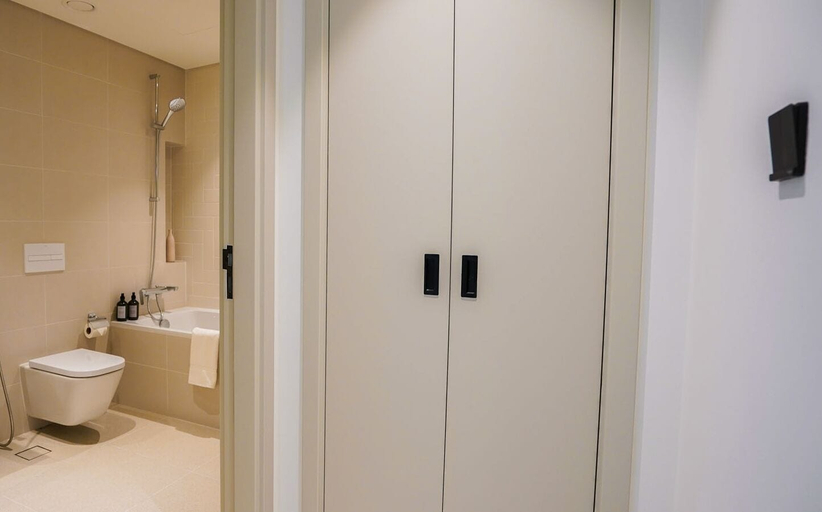 Bathroom 4, Aya - Beachfront Apartment With all Amenities and Pool, Dubai