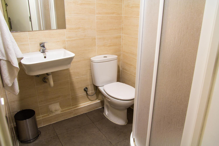Bathroom 4, Hostal MiMi Las Ramblas, Barcelona