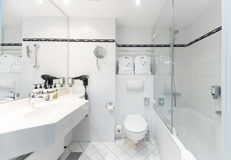 Bathroom 5, Dorint Charlottenhof Halle (Saale), Halle (Saale)