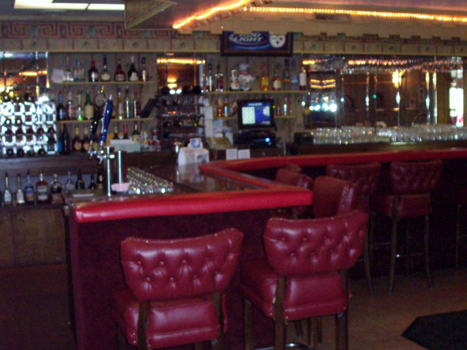 Others 4, The Royal Inn, Elk