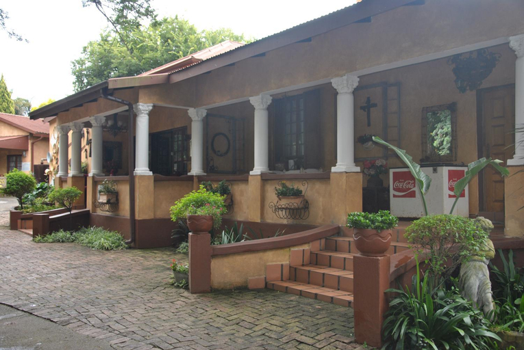 Others 4, De Loft Guesthouse, Gert Sibande